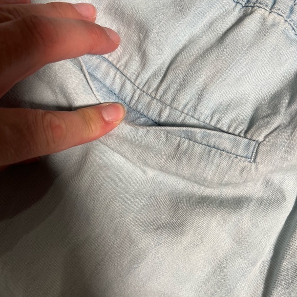 Elizabeth and James Women Shorts- Large - Picture 8 of 8